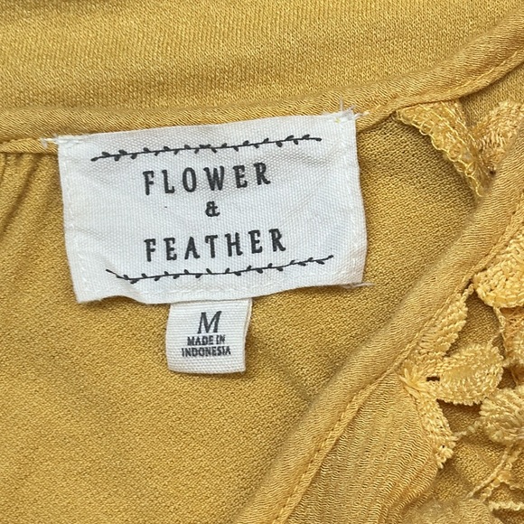 Flower & Feather Scoop Neck Top. Medium - Picture 8 of 11